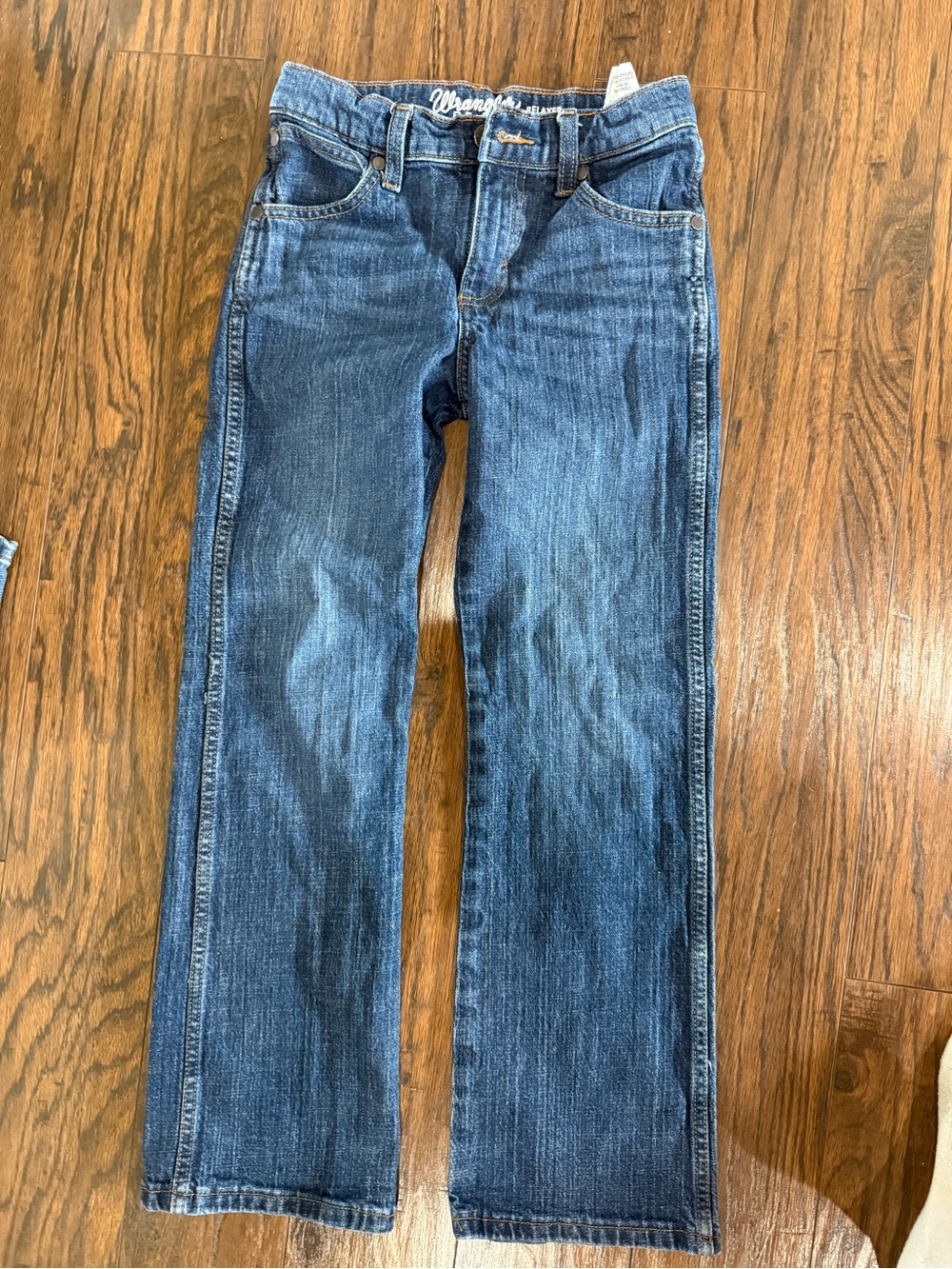 Wrangler Straight Leg Jeans in Medium Blue Wash